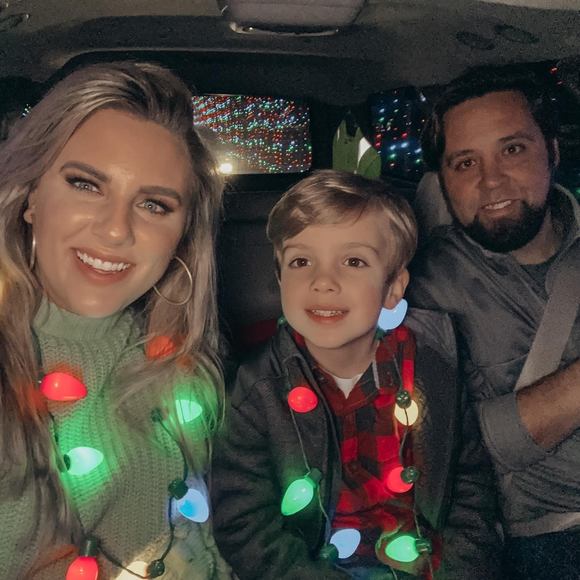 Meet your Posher, Hillary - Picture 1 of 1